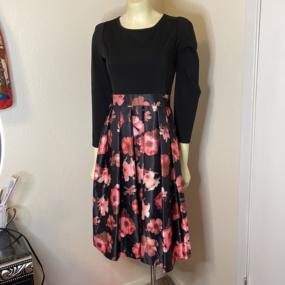 Beautiful Tzniut modest dress floral dress cottagecore - Picture 2 of 6